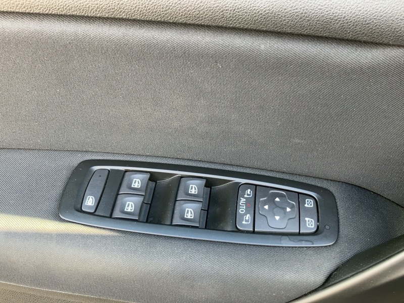 Fahrzeugabbildung Megane Automatik Bild 16 von 17