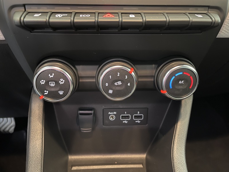 Fahrzeugabbildung Clio EVOLUTION TCe 90 PS X-tronic Bild 41 von 49