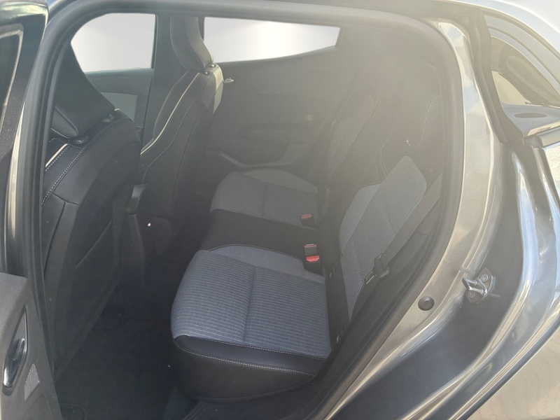 Fahrzeugabbildung Clio Navi Klima RFK SHZ Bild 7 von 17