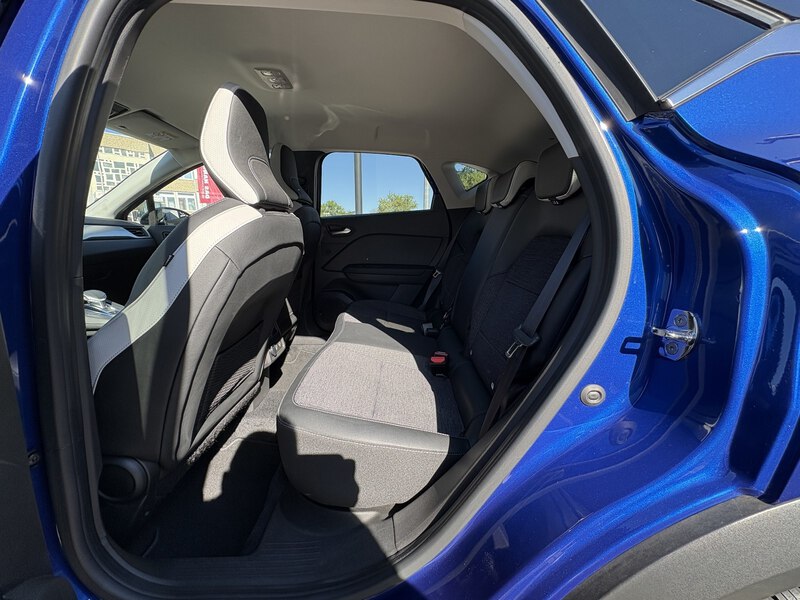 Fahrzeugabbildung Captur II 1.6 E-TECH Plug-in Hybrid 160 Techno Bild 12 von 18