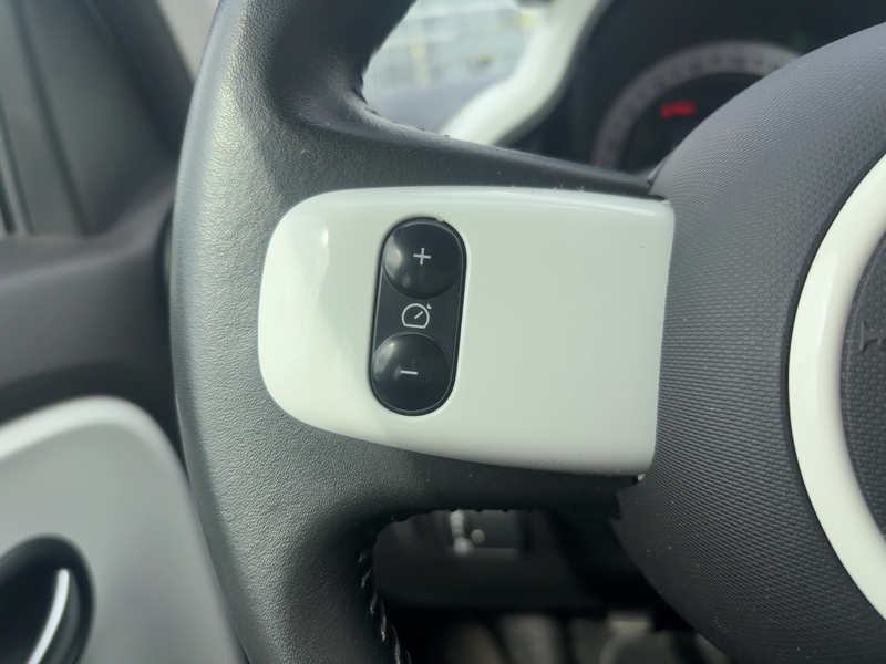 Fahrzeugabbildung Twingo Intens SCe 75 S Bild 16 von 20
