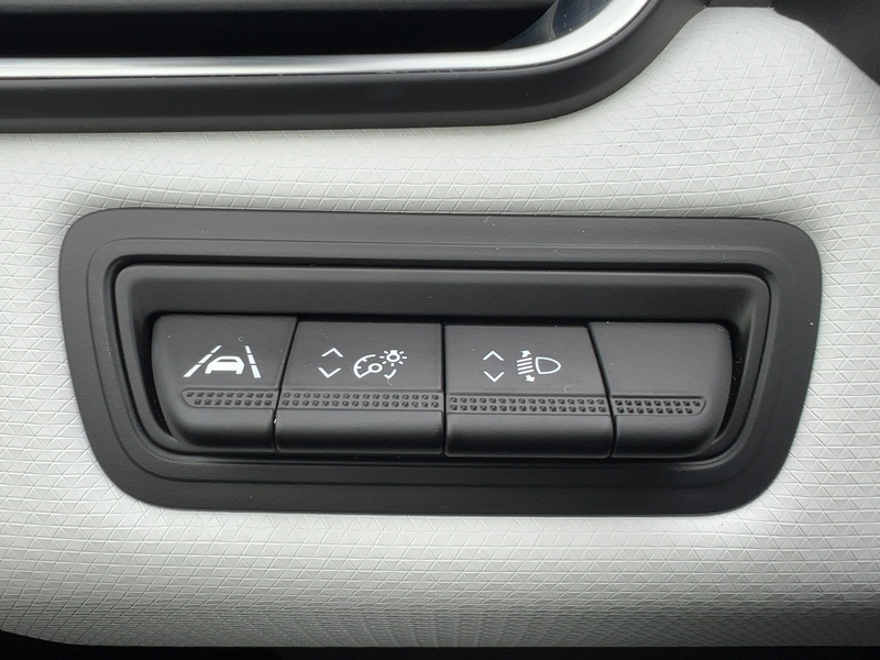 Fahrzeugabbildung Clio RÜCKFAHRKAMERA Bild 19 von 23