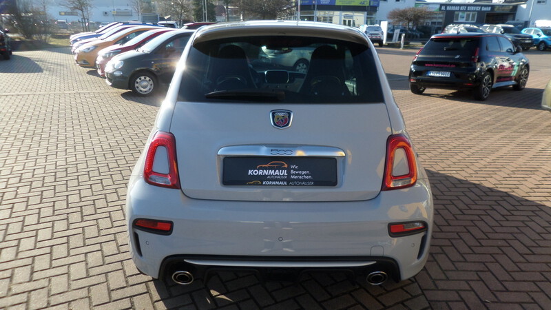 Fahrzeugabbildung Abarth Einparkhilfe hinten Klimaanlage DAB+ Bild 5 von 14
