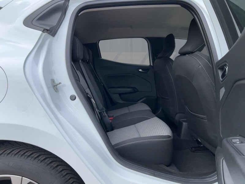 Fahrzeugabbildung Clio RÜCKFAHRKAMERA Bild 9 von 23
