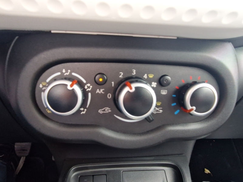 Fahrzeugabbildung Twingo 1.0 SCe 65 LTD. KLIMA*SOUND*TEMPOMAT*ALLW Bild 14 von 16
