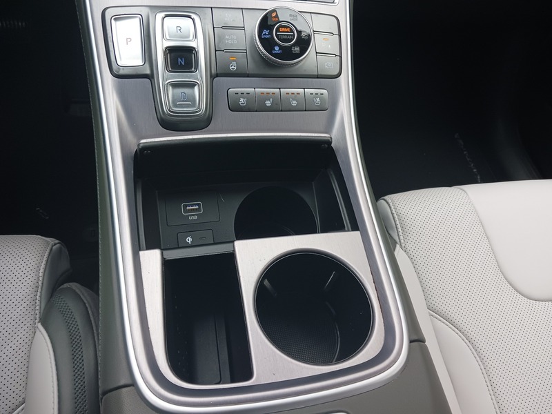 Fahrzeugabbildung SANTA FE 1.6 T-GDI Signature 4WD Plug-In-Hybrid  Bild 27 von 30