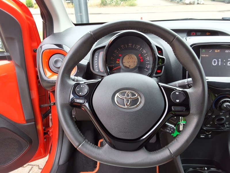 Fahrzeugabbildung Aygo LED/KLIMA/RÜCKFAHRKAMERA/ Bild 9 von 14