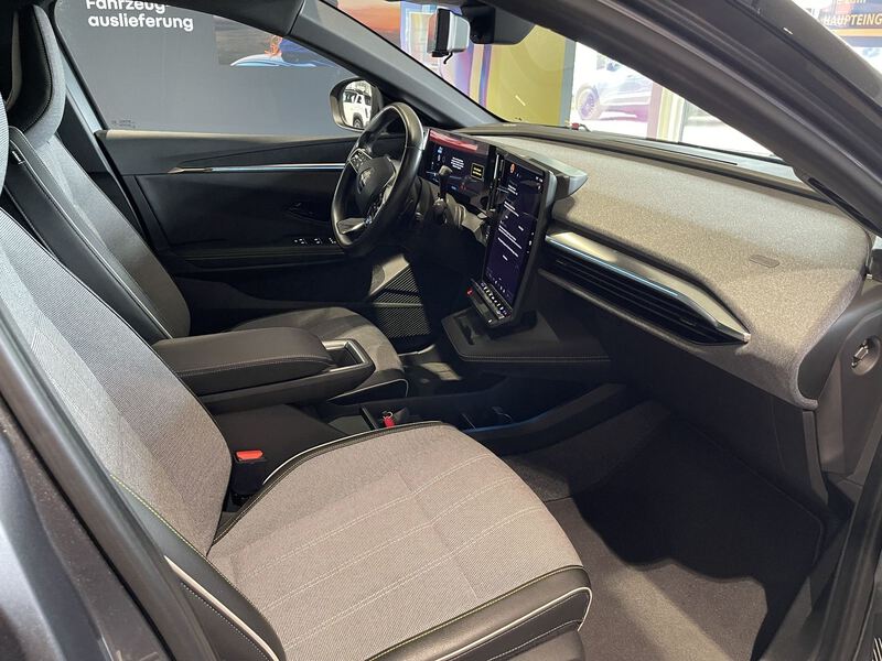 Fahrzeugabbildung Megane E-TECH Techno EV60 220 PS Optimum Charge  Bild 13 von 50