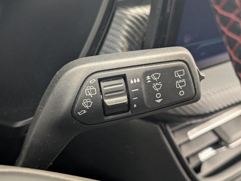 Fahrzeugabbildung Kuga 1.5 EcoBoost ST-Line X 4-Jahre FGS Bild 40 von 47