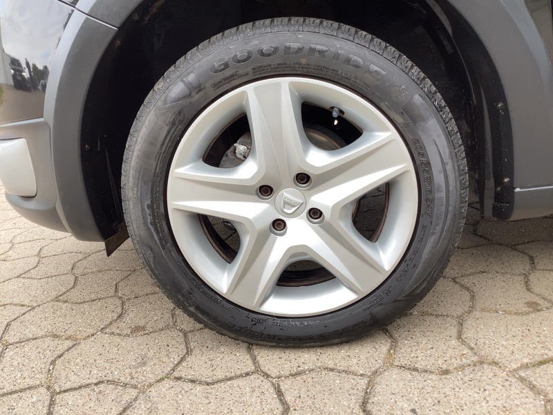 Fahrzeugabbildung Sandero Stepway Celebrat Bild 7 von 15