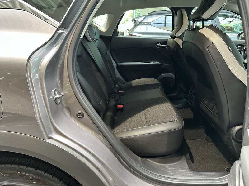 Fahrzeugabbildung Captur INTENS TCe 140 EDC Bild 14 von 50