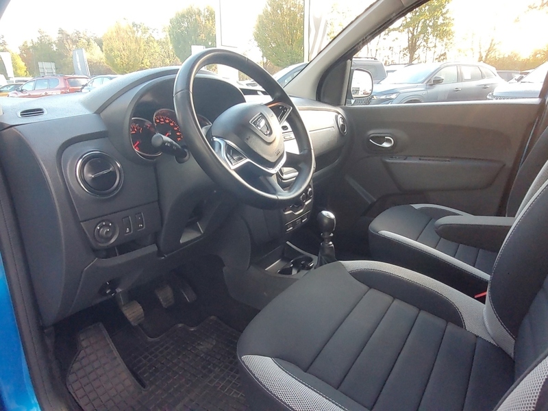 Fahrzeugabbildung Dokker Stepway Plus TCe 130 GPF Bild 12 von 12