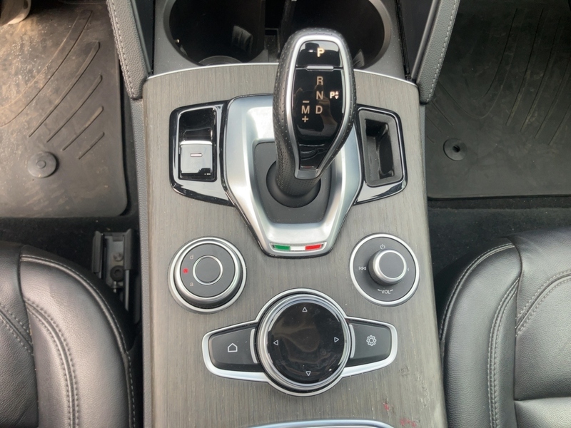 Fahrzeugabbildung Stelvio elektr. Sitze*Leder*Navi* Bild 20 von 20