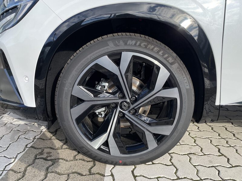 Fahrzeugabbildung Austral Esprit Alpine Full Hybrid E-Tech 200 Bild 4 von 42