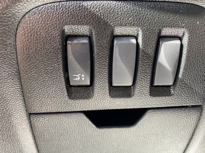 Fahrzeugabbildung Espace INITIALE PARIS TCe 225 EDC GPF Bild 16 von 21