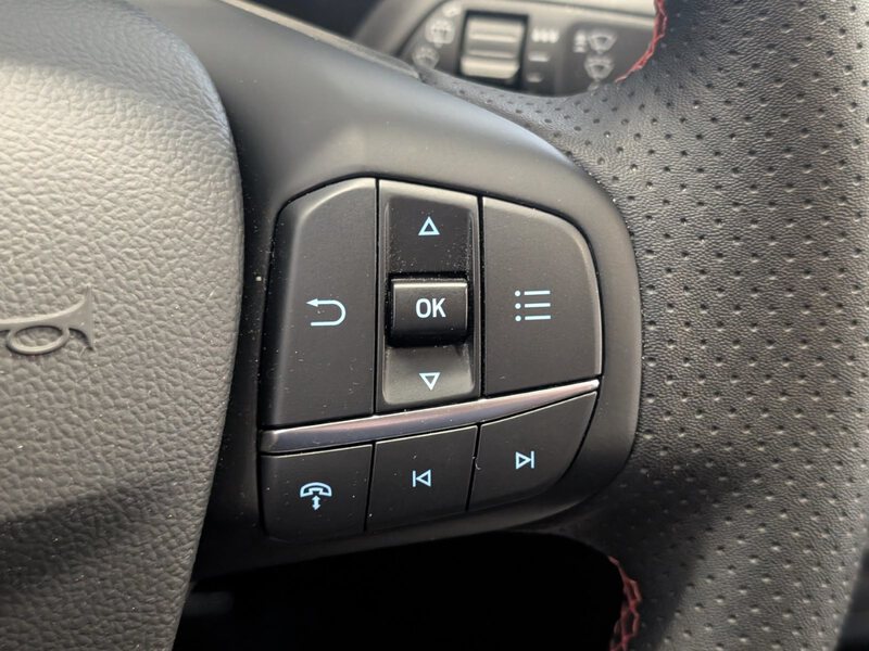 Fahrzeugabbildung Kuga 1.5 EcoBoost ST-Line X 4-Jahre FGS Bild 38 von 47