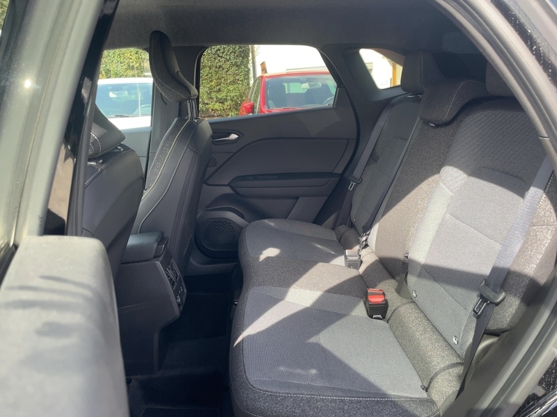 Fahrzeugabbildung Symbioz 1.6 E-TECH Full Hybrid 145 Techno Bild 3 von 11