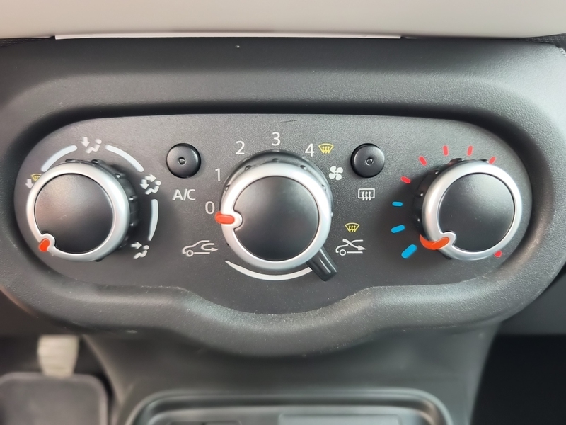 Fahrzeugabbildung Twingo 1.0 SCe 75 Limited KLIMA*CARPLAY*PDC*ALLW Bild 13 von 18