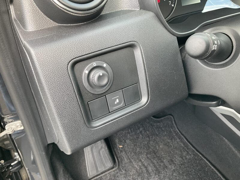 Fahrzeugabbildung Duster *Allrad*Navi* Bild 11 von 24