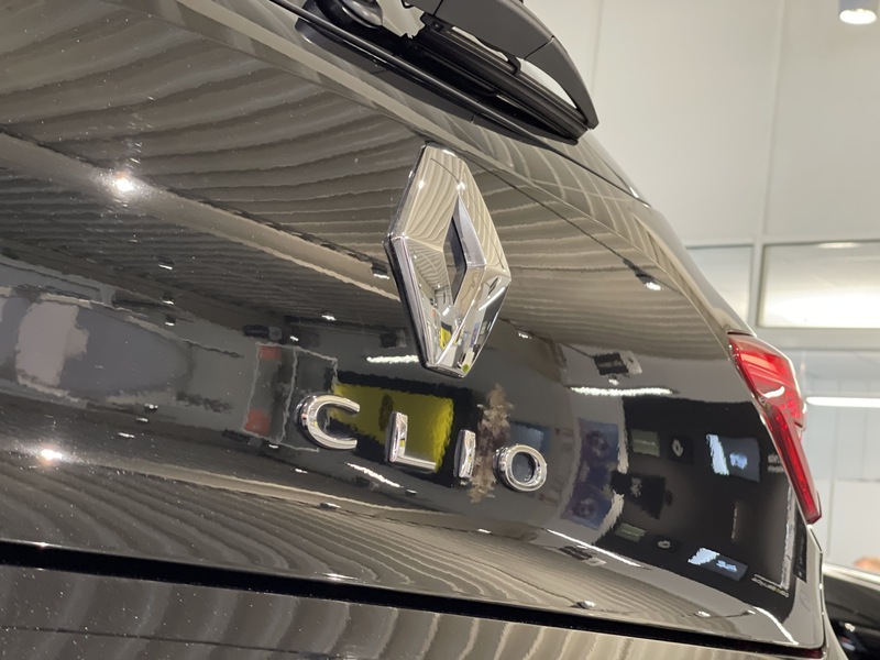 Fahrzeugabbildung Clio EVOLUTION TCe 90 PS X-tronic Bild 21 von 48