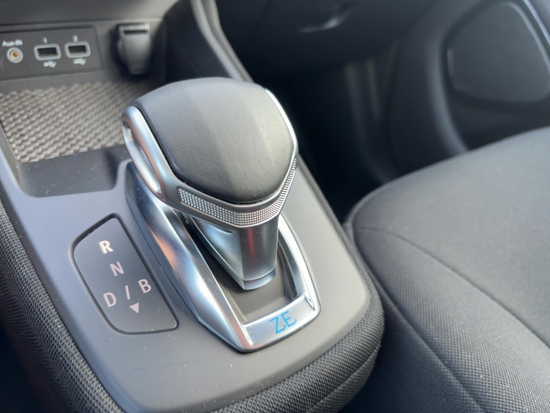 Fahrzeugabbildung Zoe |KLIMA|DAB+|USB| Bild 18 von 20