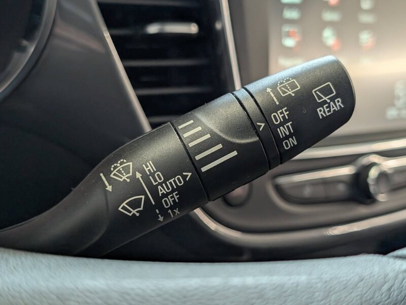 Fahrzeugabbildung Crossland 1.2 Elegance CarPlay Tempomat Bild 30 von 34
