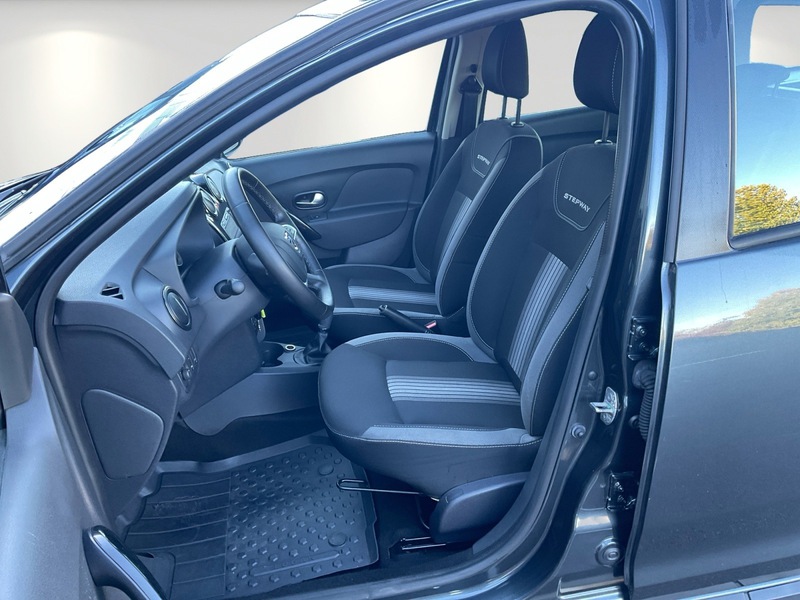 Fahrzeugabbildung Logan TCe 90 MCV Stepway/Navi/Kamera Bild 8 von 17