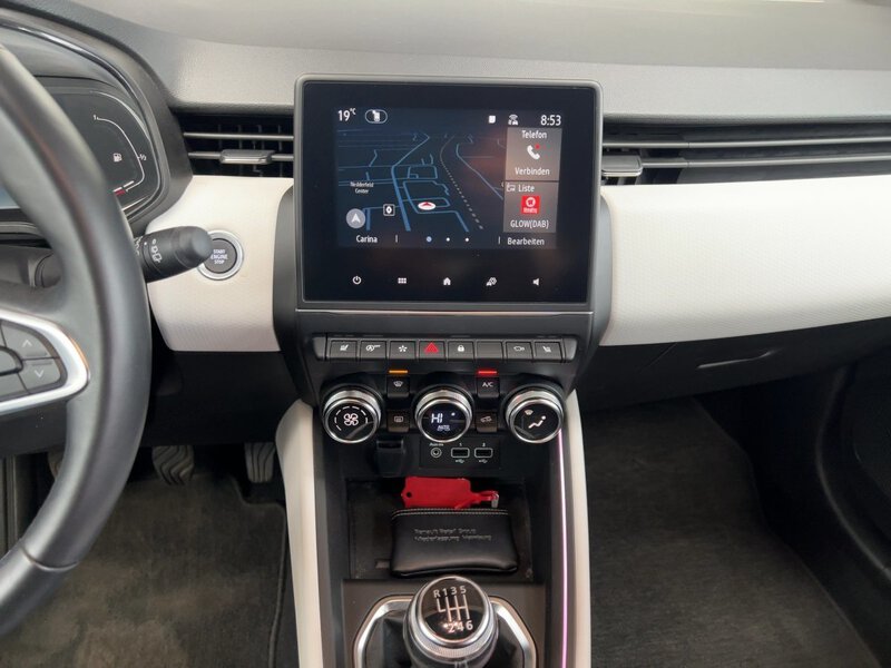 Fahrzeugabbildung Clio Apple CarPlay Rückfahrkamera Bild 12 von 23