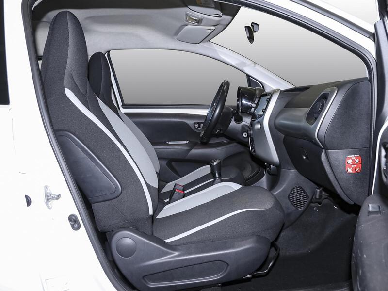 Fahrzeugabbildung Aygo X PDC KLIMA LM-Felgen BT ZV Bild 6 von 15