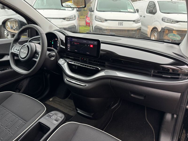 Fahrzeugabbildung 500e KLIMA*CARPLAY*TEMPOMAT*DAB Bild 8 von 16