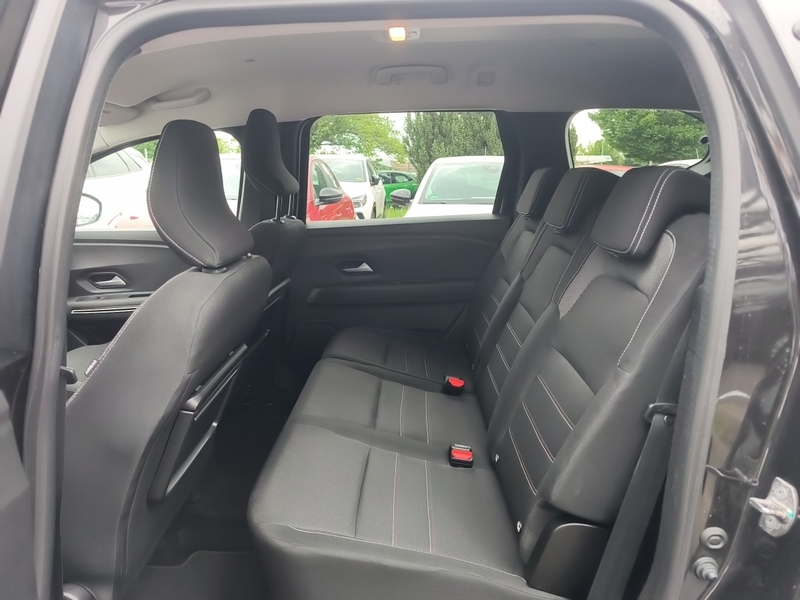Fahrzeugabbildung Jogger EXTREME TCe 100 ECO-G 7-SITZER KLIMA*ALLW Bild 9 von 20
