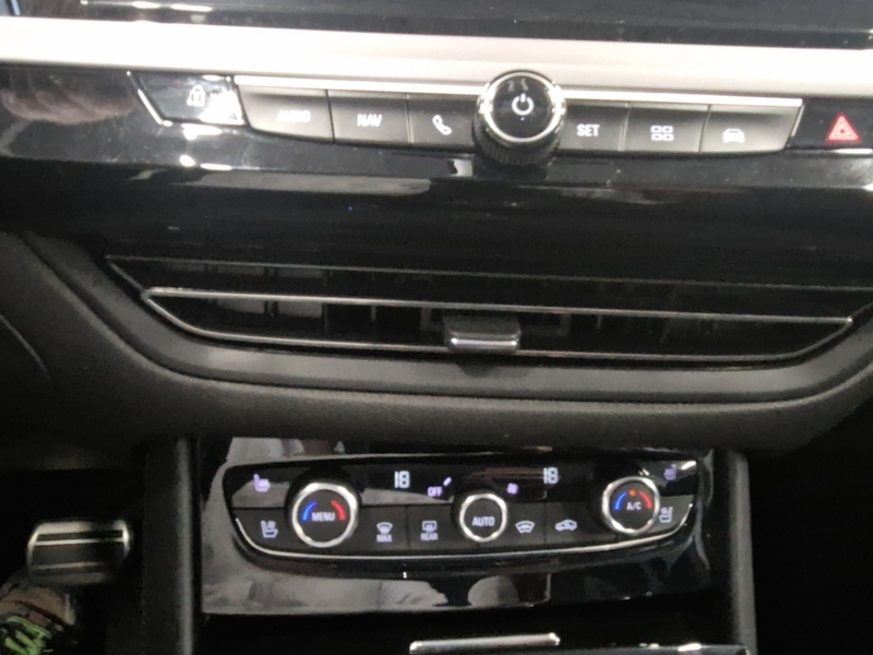 Fahrzeugabbildung Grandland GS 1.5D AT8 Leder Navi PDC Bild 19 von 20