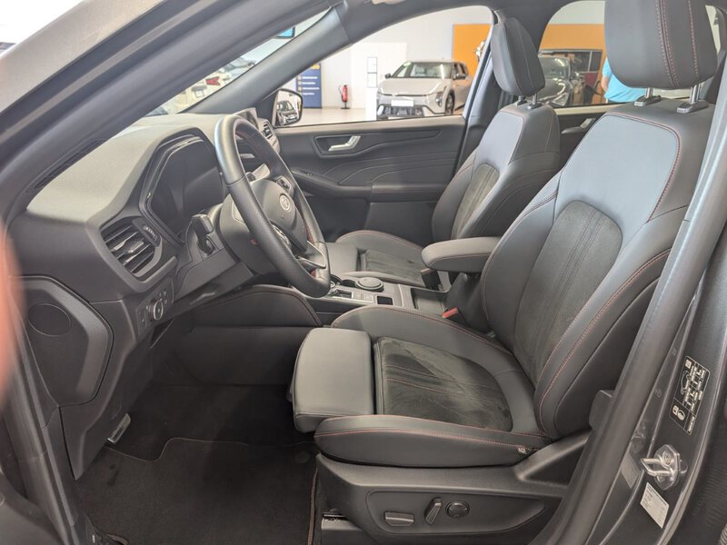 Fahrzeugabbildung Kuga 1.5 EcoBoost ST-Line X 4-Jahre FGS Bild 8 von 47