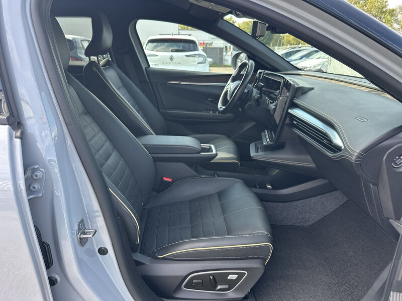 Fahrzeugabbildung Megane E-TECH 360° Navi Bild 10 von 19
