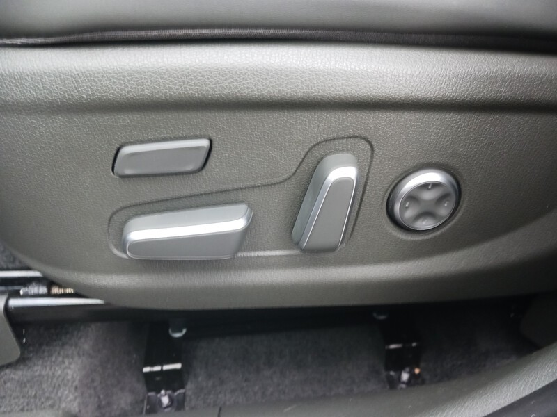 Fahrzeugabbildung SANTA FE 1.6 T-GDI Signature 4WD Plug-In-Hybrid  Bild 13 von 30