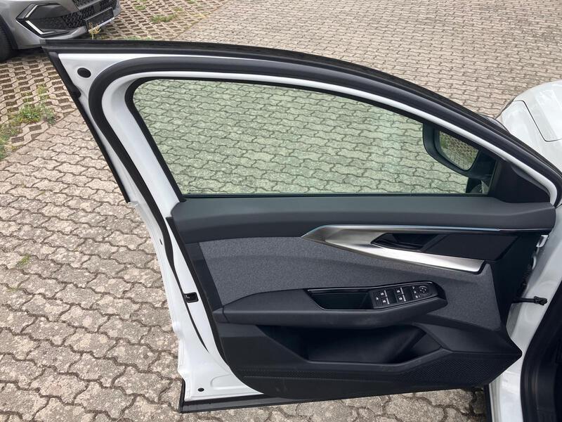 Fahrzeugabbildung Austral 140PS Automatik PDC LED Klimaautomatik Bild 20 von 20