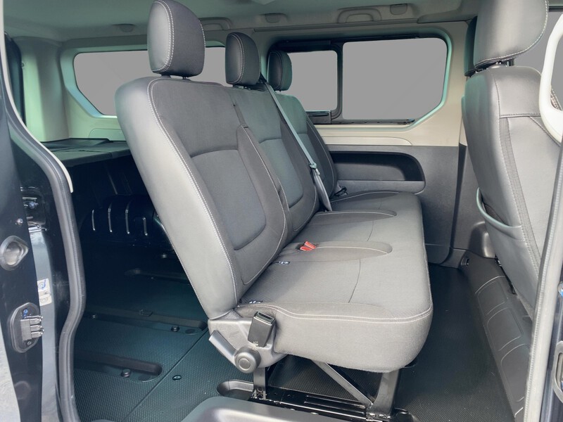 Fahrzeugabbildung Trafic Pkw Grand Entry Blue dCi 150 EDC Bild 7 von 21