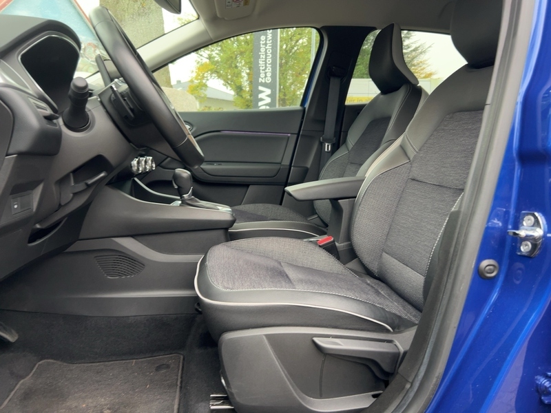 Fahrzeugabbildung Captur TCe 140 EDC Mild-Hybrid Techno *Automatik* Bild 10 von 15