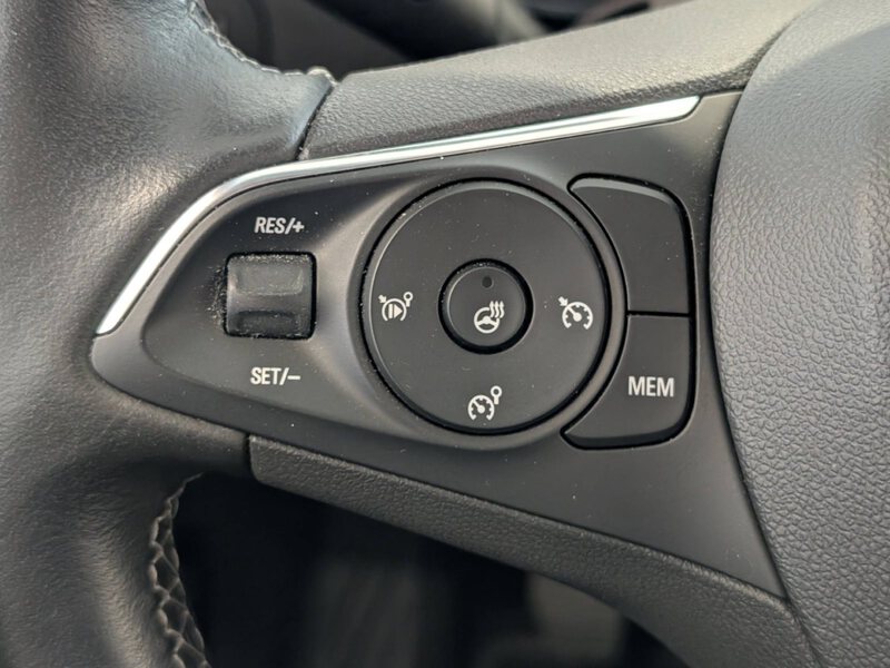 Fahrzeugabbildung Crossland 1.2 Elegance CarPlay Tempomat Bild 27 von 34