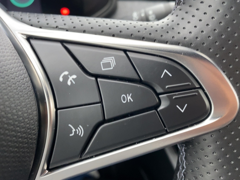Fahrzeugabbildung Clio Techno TCe 90 Bild 17 von 21