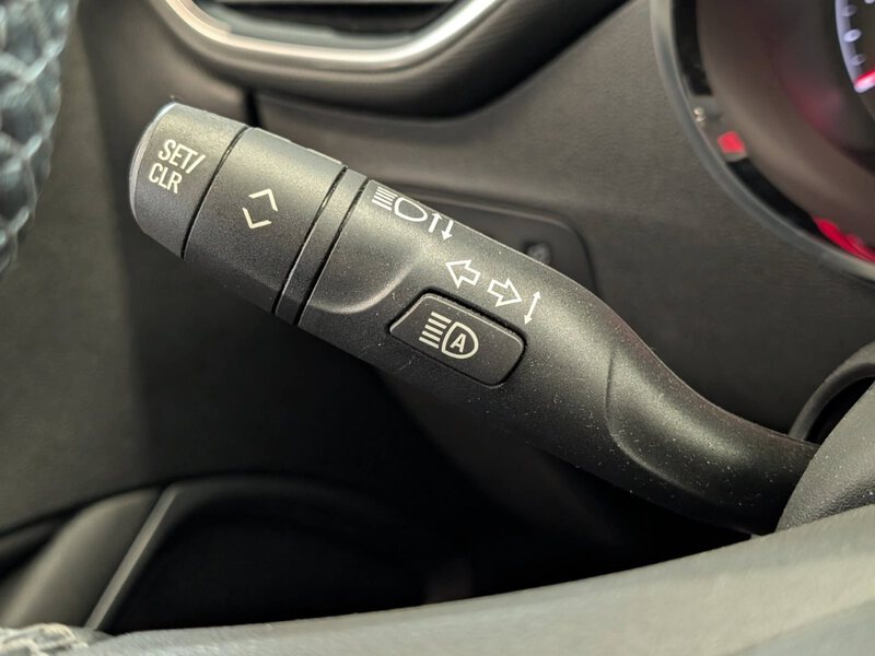 Fahrzeugabbildung Crossland 1.2 Elegance CarPlay Tempomat Bild 28 von 34