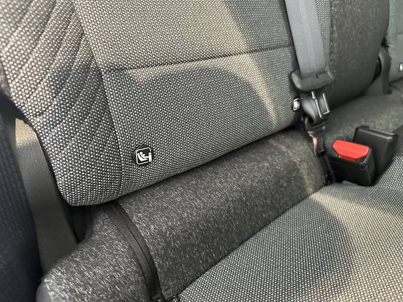 Fahrzeugabbildung Captur Techno 140 PS Mild Hybrid Bild 16 von 50