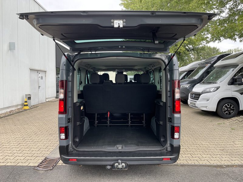 Fahrzeugabbildung Trafic Grand Combi Entry dCi 170 PS EDC Bild 21 von 41