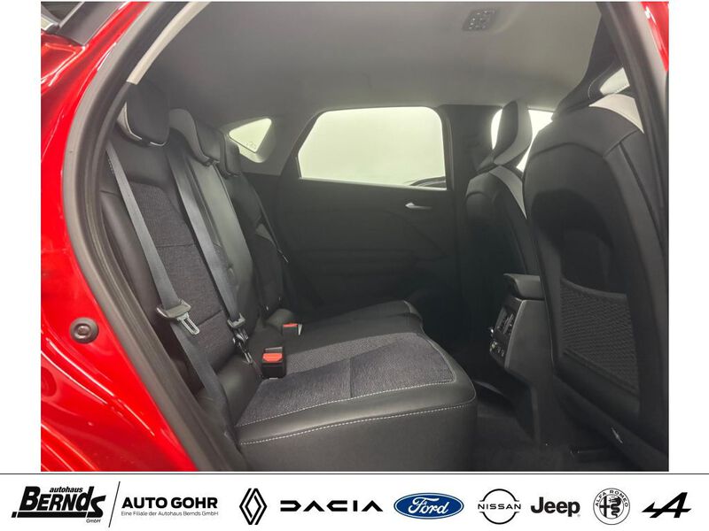 Fahrzeugabbildung Captur TCe Mild Hybrid 140 GPF Bild 4 von 28