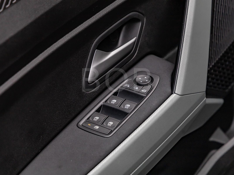 Fahrzeugabbildung Duster NAVI SHZ PDC BT, 8-fach bereift Bild 13 von 15