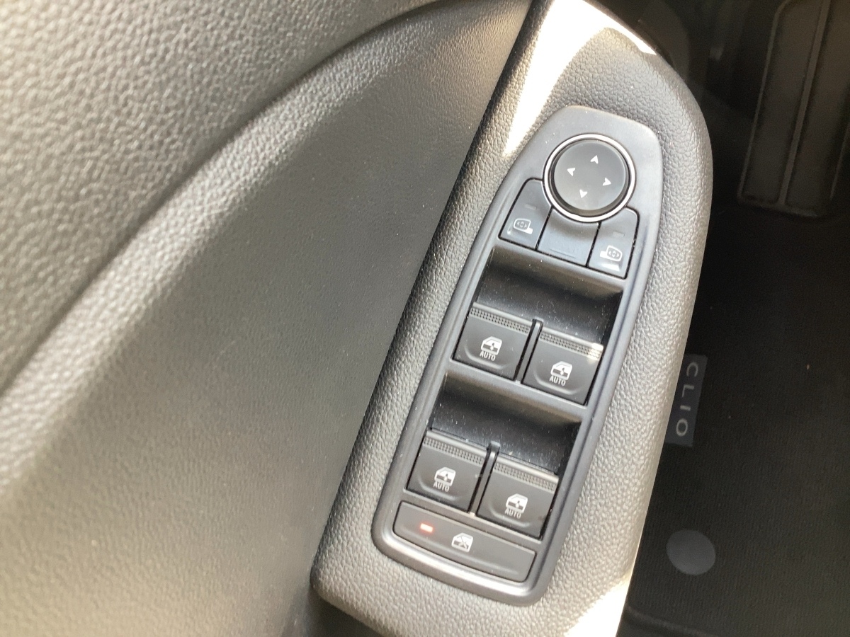 Renault Clio – Bild 18