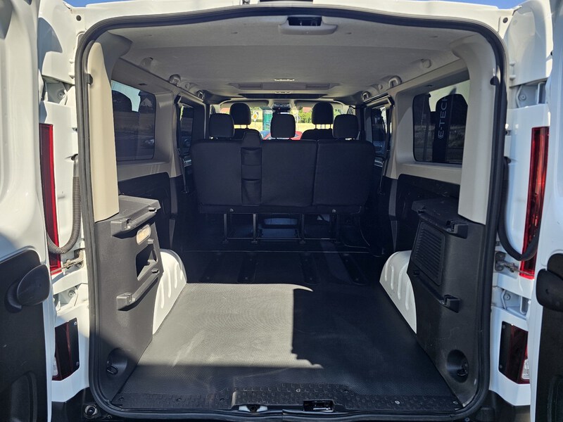 Fahrzeugabbildung Trafic Pkw Grand Entry Blue dCi 110 Bild 7 von 12