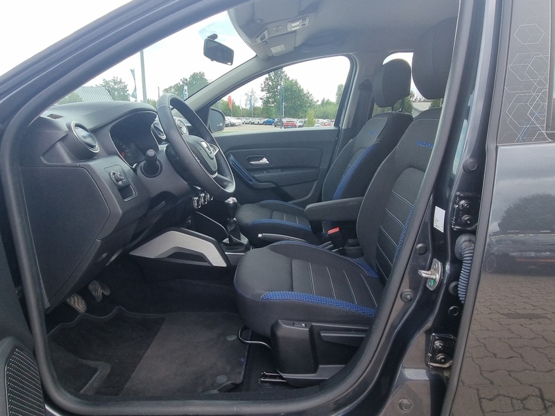 Fahrzeugabbildung Duster Allrad Bild 6 von 20