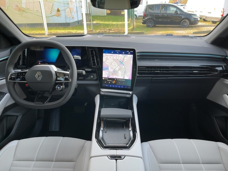 Fahrzeugabbildung Espace Iconic E-Tech 200 Full Hybrid Bild 8 von 13