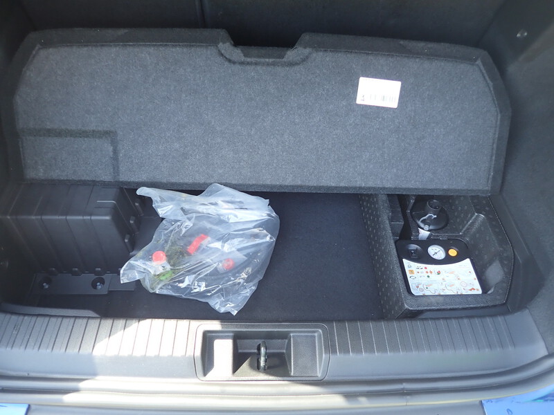 Fahrzeugabbildung Captur Initiale Paris E-TECH Plug-In 160 Bild 7 von 18